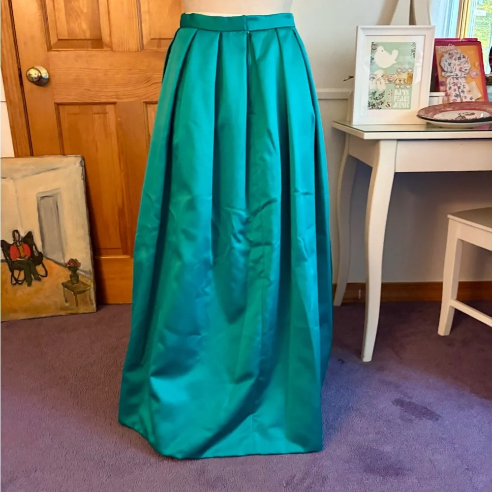 Neiman Marcus Teal Evening Wear Full-Length Satin Skirt SIZE SM/MED Has Flaws